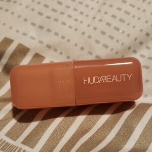 HUDA BEAUTY Warm Beige Lipstick